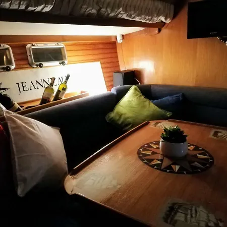 Amber Sun Boat & Breakfast *