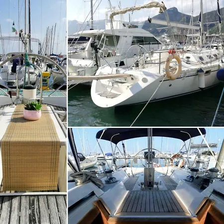 Amber Sun Boat & Breakfast Botel *