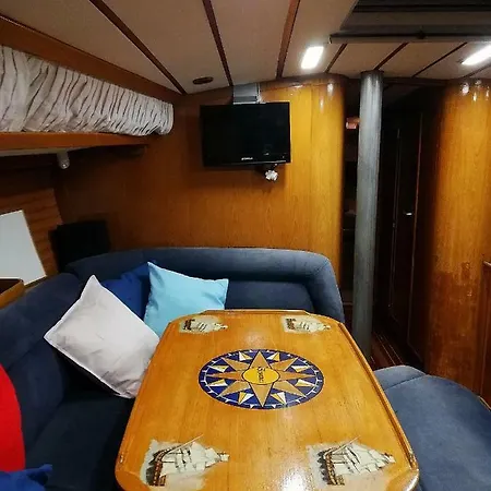 Amber Sun Boat & Breakfast Botel Salerno