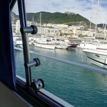 Amber Sun Boat & Breakfast Botel *